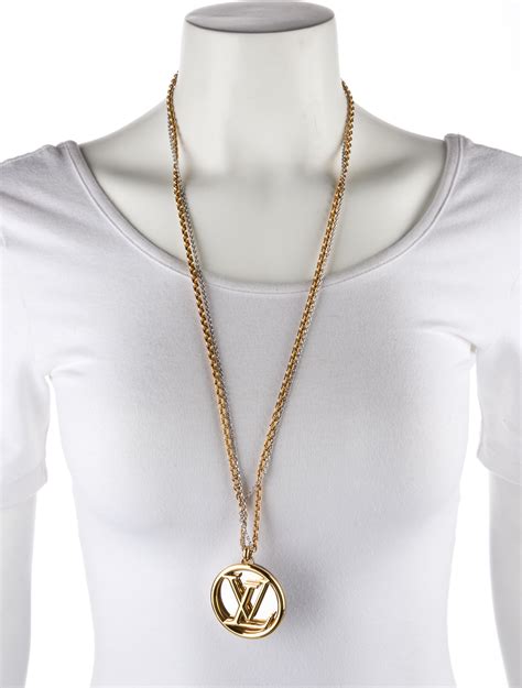 louis vuitton pendant necklace.